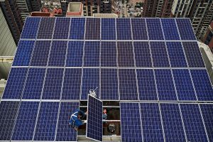 Các thành phần chính của một hệ thống pin năng lượng mặt trời là gì?