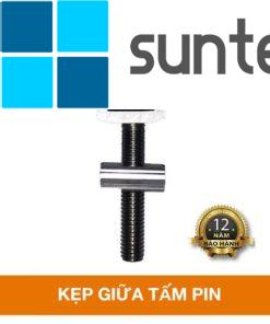 Kẹp giữa tấm pin năng lượng mặt trời